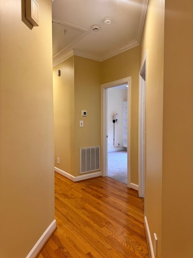 Building Photo - Gorgeous One Level Home in Chapel Hill