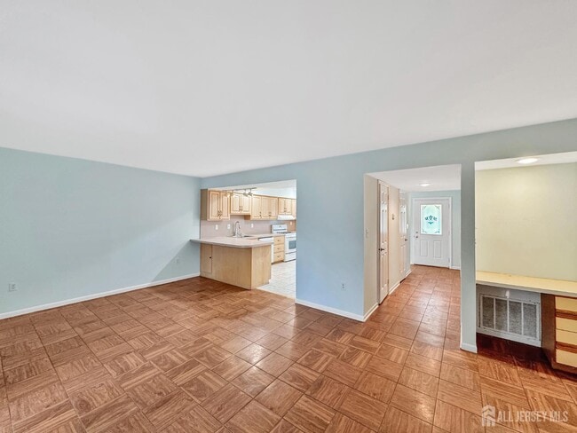 Building Photo - 11 Crandall Dr