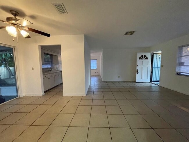 Building Photo - 471 Keene Park Dr E