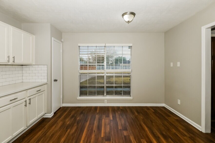 Building Photo - 16507 Quail Meadow Dr