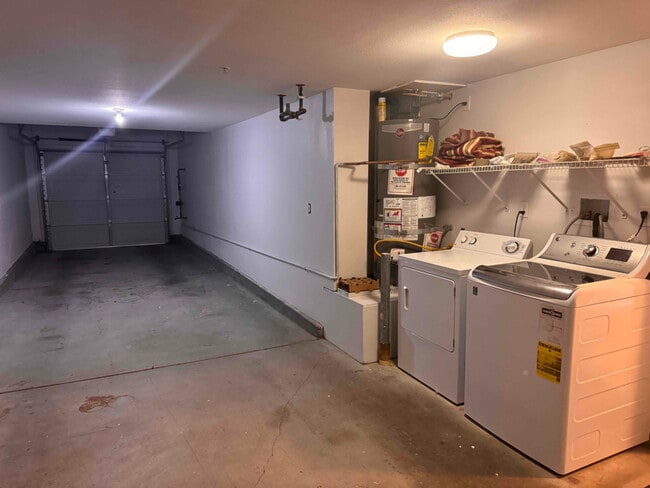 Building Photo - 16916 Hutchins Landing