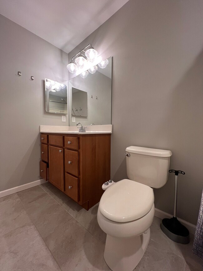 Building Photo - 4170 Bunker Hill Dr N