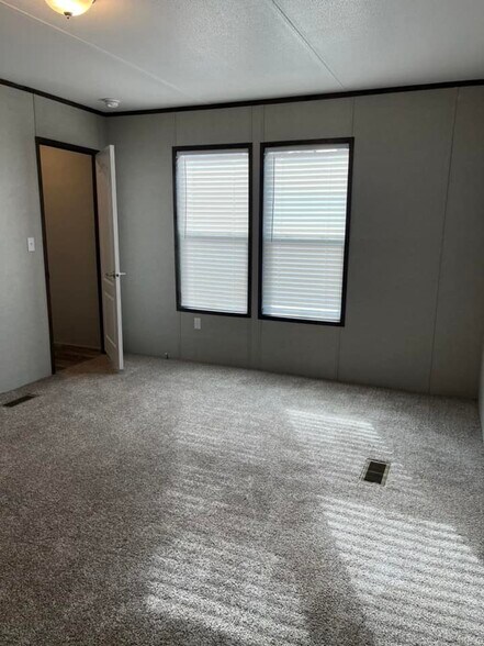 Building Photo - 133 Lillian St