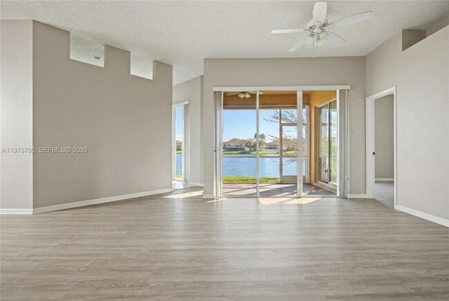 Building Photo - 575 SE 29th Dr