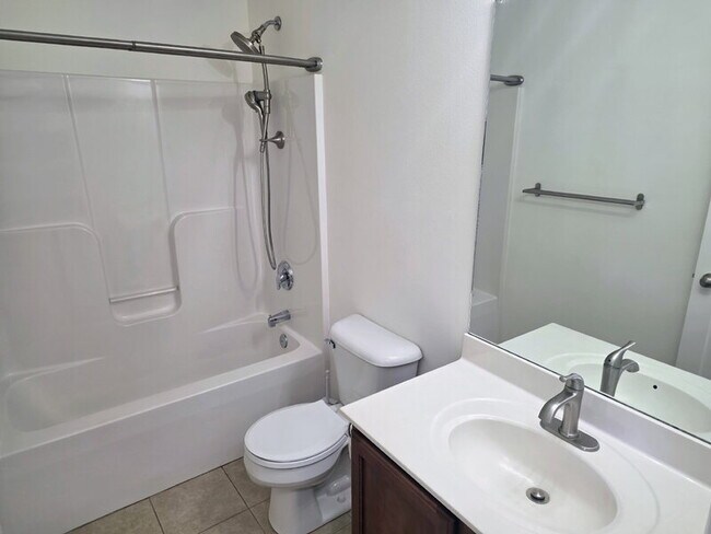 Building Photo - 2215 NW Bayberry Ln