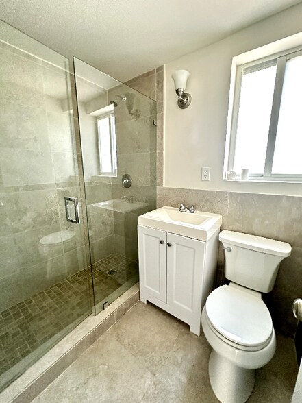 Building Photo - 631 NE 72nd Terrace