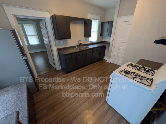 Building Photo - 608 W Loucks Ave