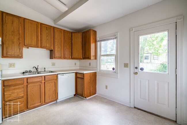 Building Photo - 193-195 Greenwood Ave