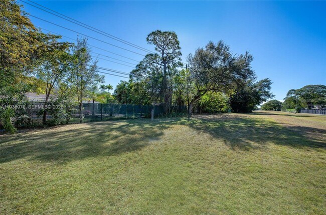 Building Photo - 5626 SW 69th Ave