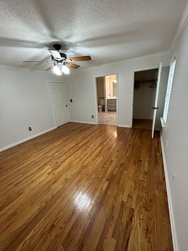 Building Photo - 3/2 Nice House in East Rome $1,895