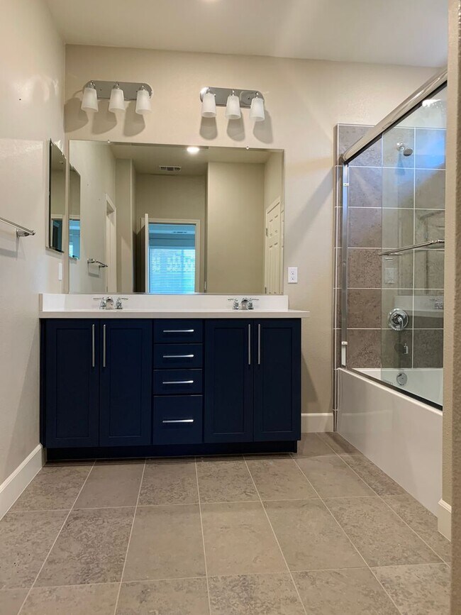 Building Photo - Single Story Craftsmen in Hollister