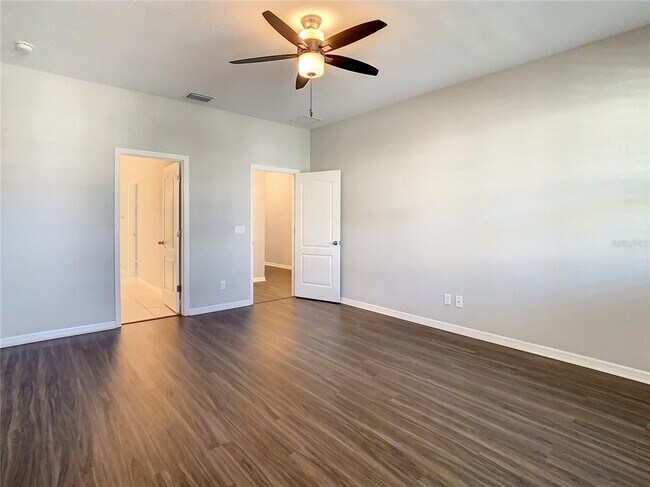 Building Photo - 14912 Caravan Ave