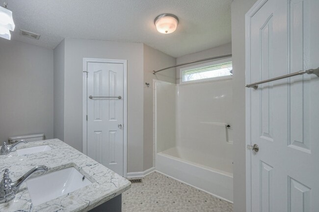 Building Photo - 5020 Old Salem Rd