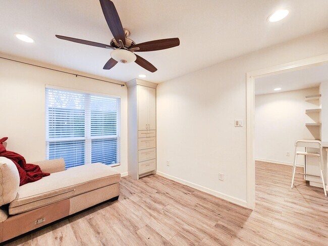 Building Photo - 3900 Woodchase Dr