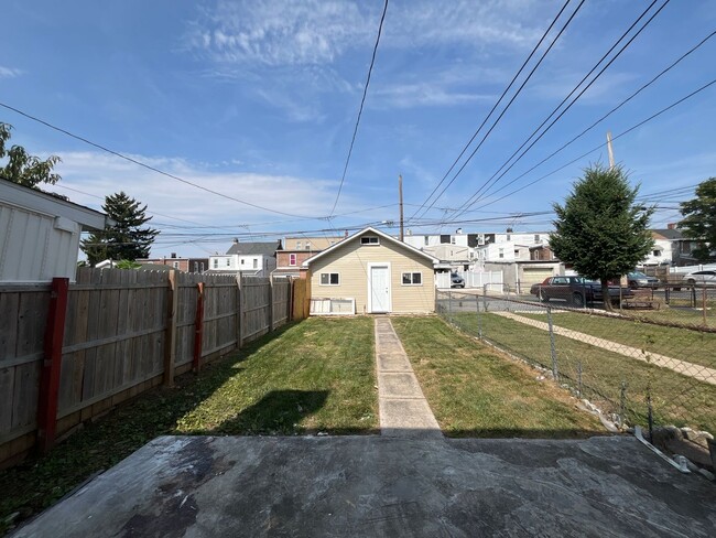 Building Photo - Freshly updated 3-bedroom, 1-bath twin hom...