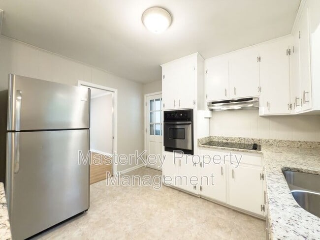 Building Photo - 544 Ellynn Dr