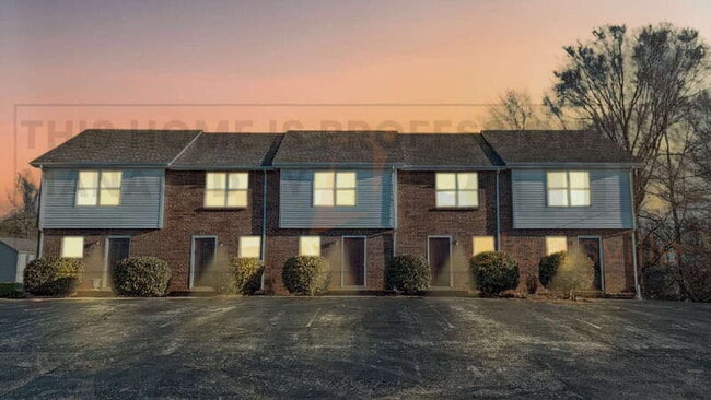 Building Photo - 1531 E Knollwood Cir