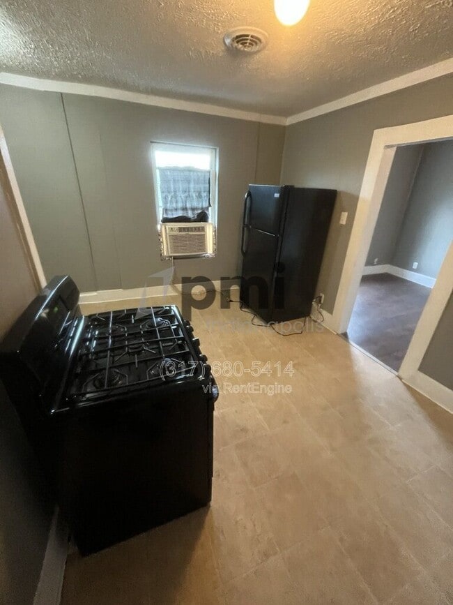 Building Photo - 213 1/2 S Madison Ave