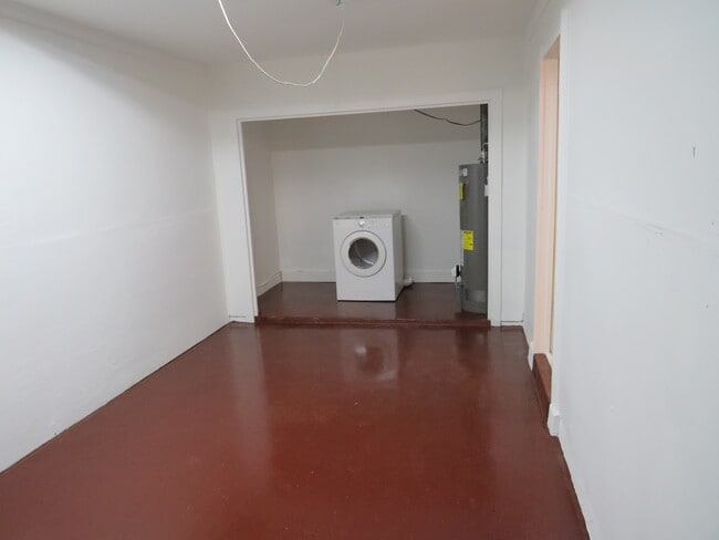 Building Photo - 419 Anton Dr