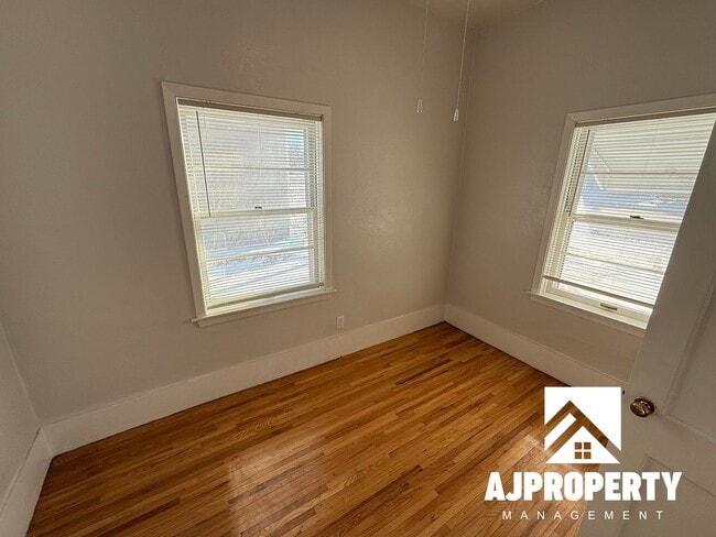 Building Photo - 1612 S Cliff Ave