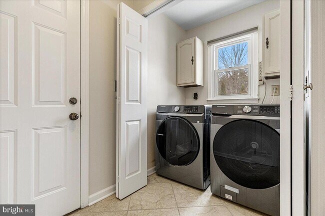 Building Photo - 27 Cartwright Dr