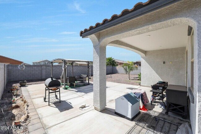 Building Photo - 2112 S 123rd Ln