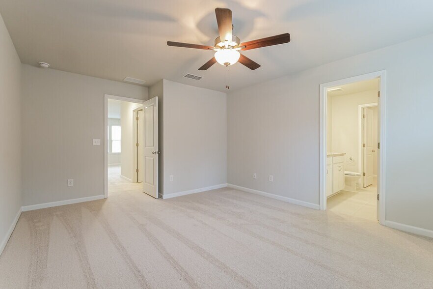 Building Photo - 3064 Orwell Dr SE