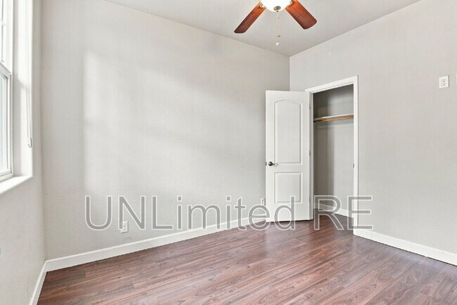 Building Photo - 2520 W Pikes Peak Dr
