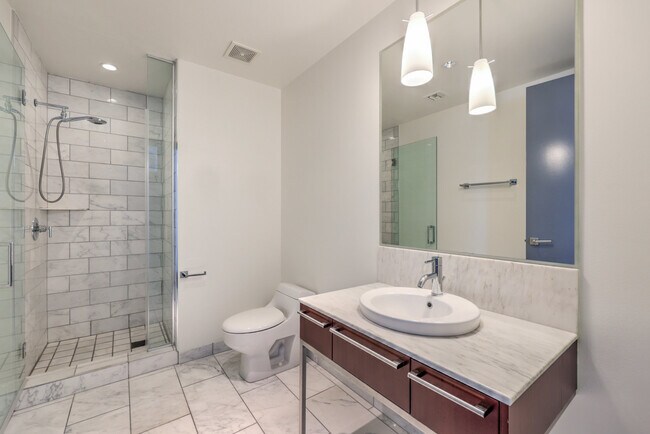 Building Photo - 4471 Dean Martin Dr
