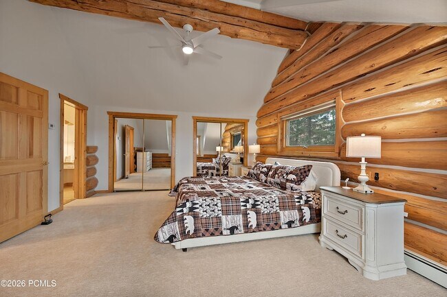 Building Photo - 948 S Foothill Dr