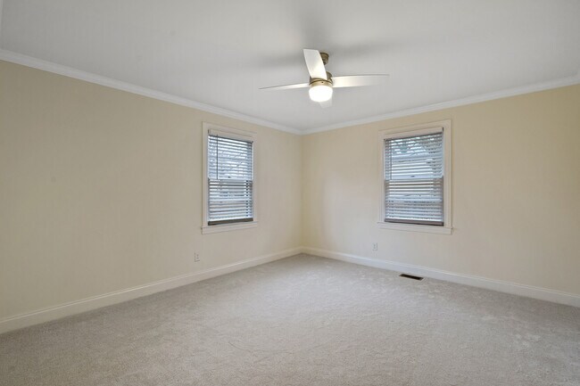 Building Photo - 105 Jasmine Dr