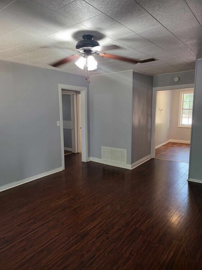 Building Photo - 943 S Micheaux St