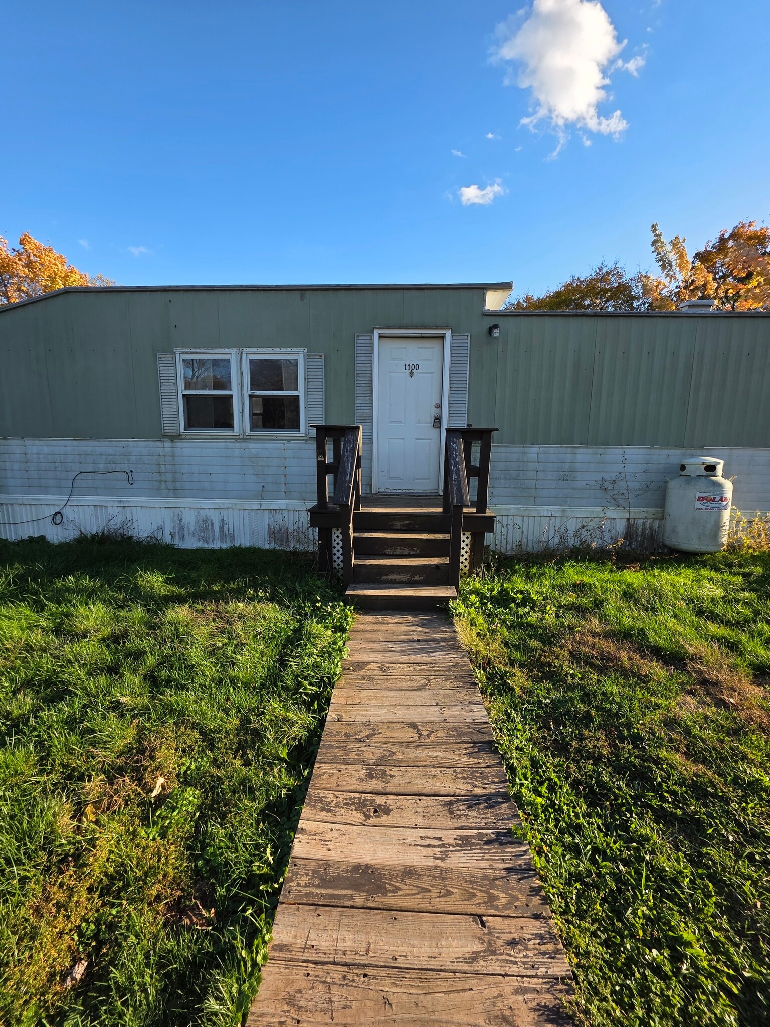 Building Photo - 1100 Pines Rd