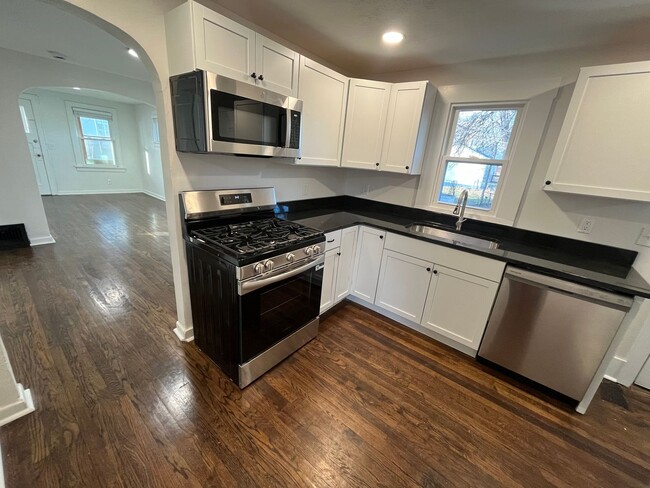 Building Photo - Fully Remodeled House!