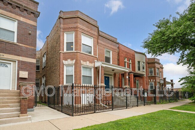 Building Photo - 4230 W Adams St