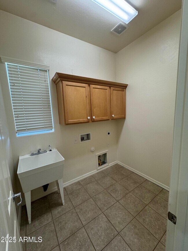 Building Photo - 13393 W Tyler Trail