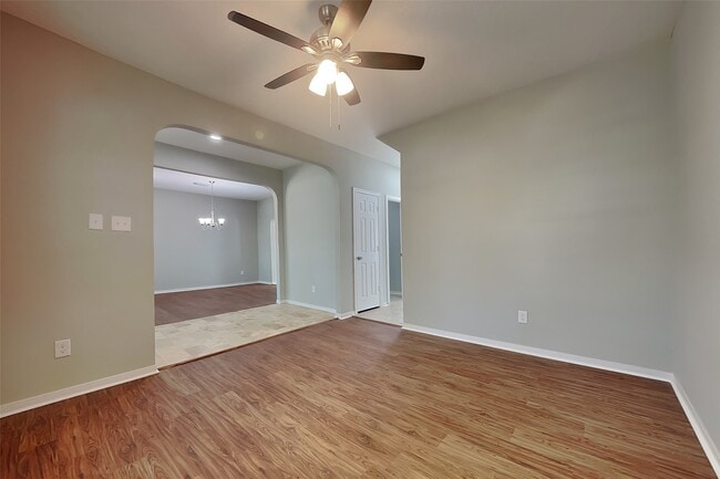 Building Photo - 1210 Colonial Heights Dr