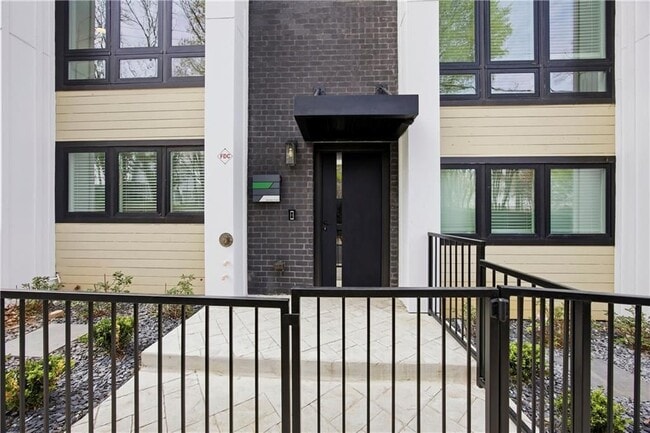 Building Photo - 436 Markham St SW