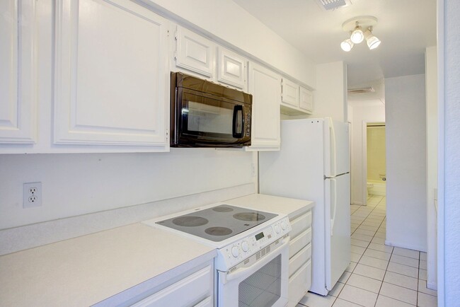 Building Photo - Coming in March! Gated 2BR/2BA Condo in N Arlington!