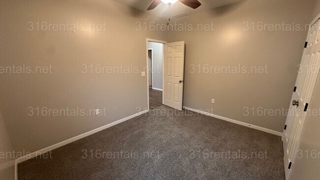 Building Photo - 449 S Longbranch Dr