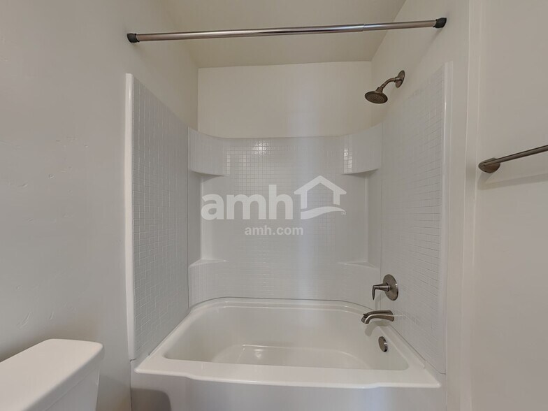 Building Photo - 3492 S Bartlett Ave