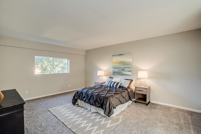 Building Photo - 351 E Thomas Rd