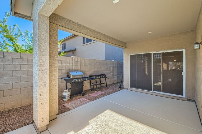 Building Photo - 3 Bed/ 2 Bath House - Large Private Pool
