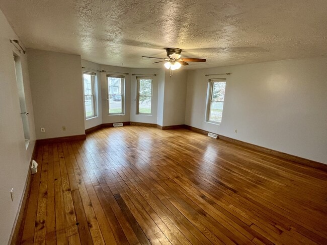 Building Photo - 2742 Walnut St