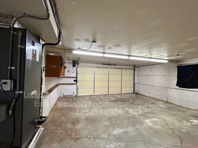 Building Photo - 794 SW Orchard Pl