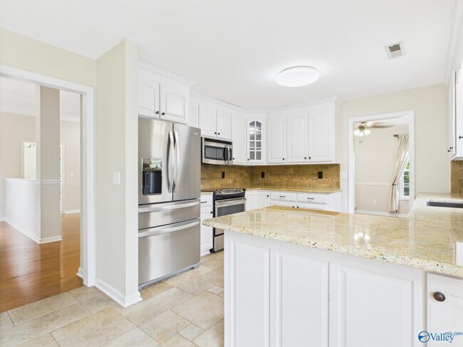 Building Photo - 122 Bellingham Dr
