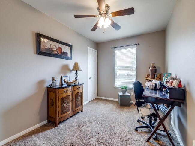 Building Photo - 9651 Oak Hill Dr
