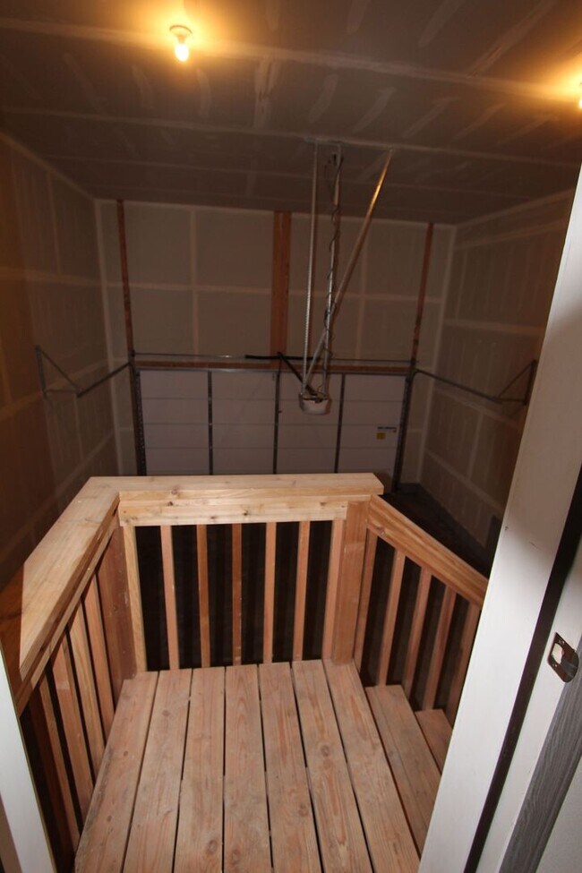 Building Photo - Modern design 3-bed, 2.5 bath duplex avail...