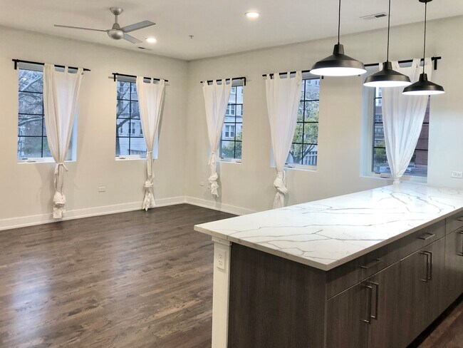 Building Photo - 5055 S Dorchester Ave