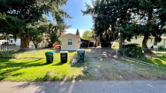 Building Photo - Cozy Open Layout 2BD/1BA Home~Fenced Yard~...